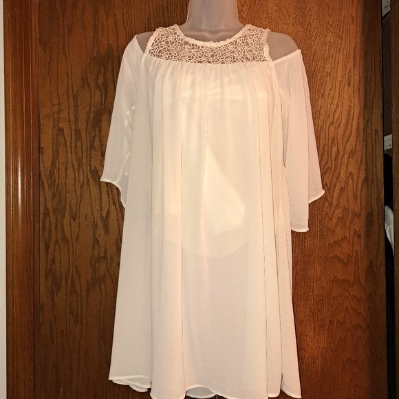 Soul Mates Dresses & Skirts - Soul mates Cold Shoulder Dress size Medium